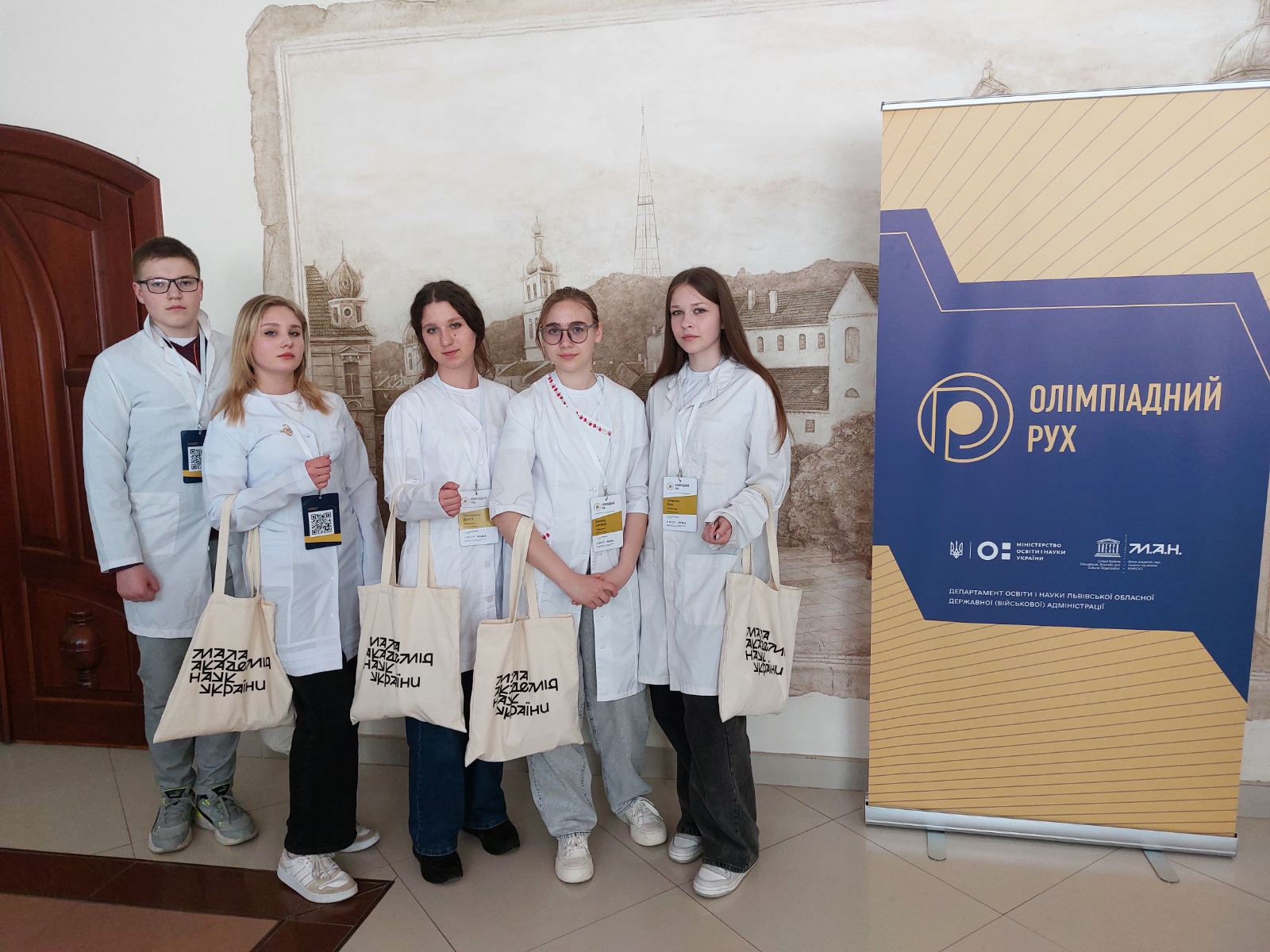 Команда юних біологів Донеччини повертається з Усеукраїнської олімпіади з перемогою!